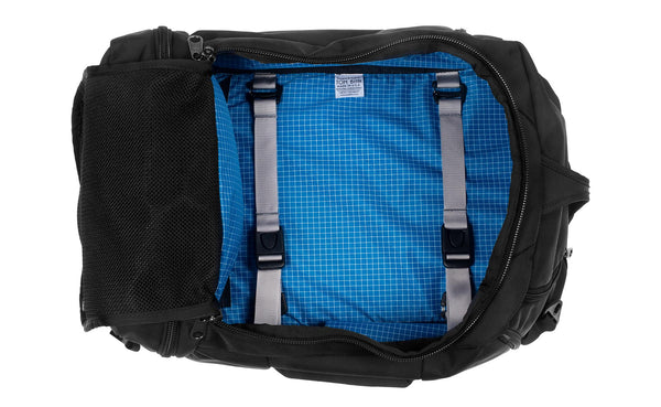 An open Techonaut 30 with a Black exterior and an Island (blue) interior.